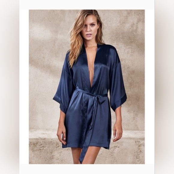 Victoria Secret Iconic Satin Robe Kimono Burgundy - Picture 1 of 12